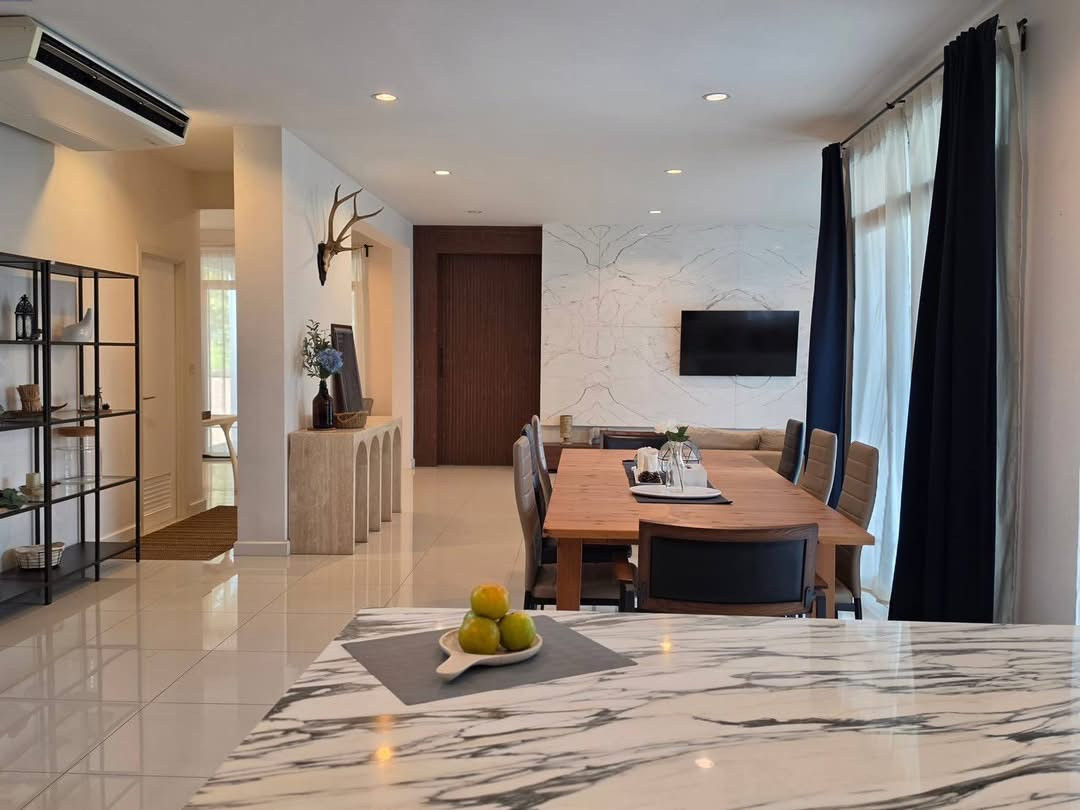 The Palm Phattanakarn 38: 107sqwah 400sqm. 4bed 4bath 1maid Sell: 36,000,000 Rent: 190,000/mth. Am: 0656199198
