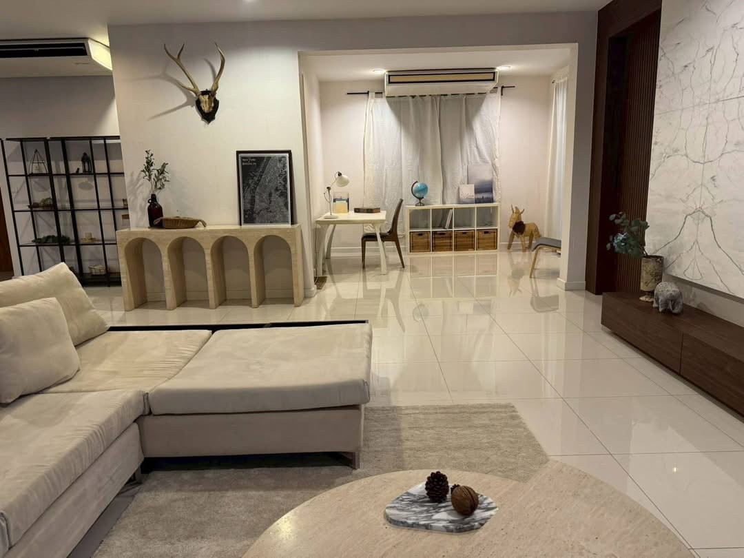 The Palm Phattanakarn 38: 107sqwah 400sqm. 4bed 4bath 1maid Sell: 36,000,000 Rent: 190,000/mth. Am: 0656199198
