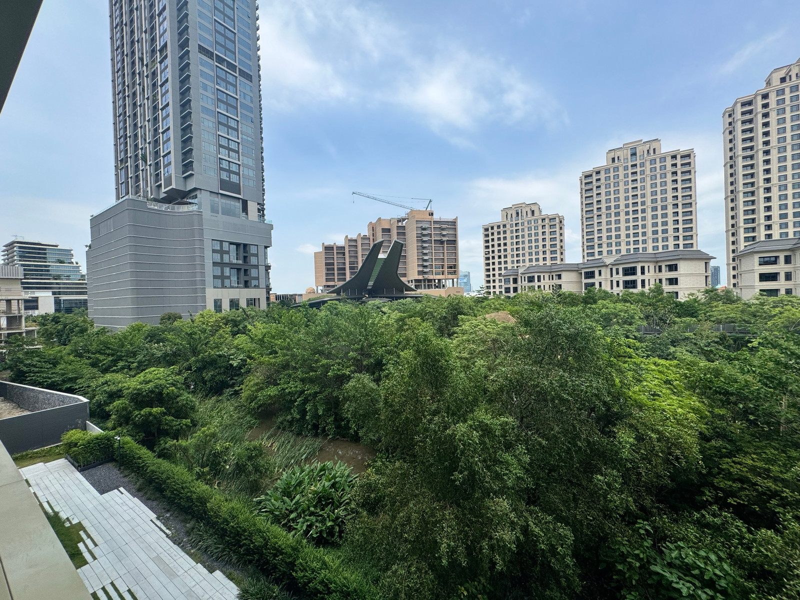Mulberry Grove The Forestias: Careberry Tower 99.59sqm. 2bed 2bath 100,000/mth. Am: 0656199198