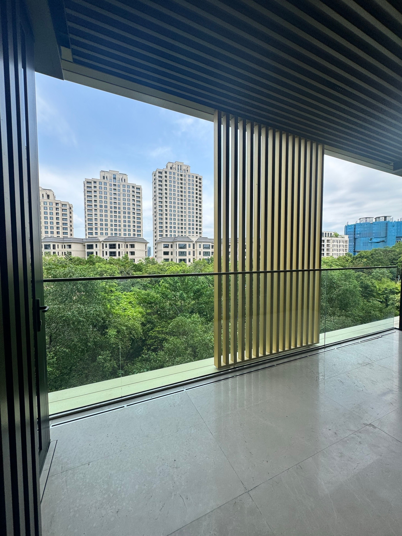 Mulberry Grove The Forestias: Careberry Tower 99.59sqm. 2bed 2bath 100,000/mth. Am: 0656199198