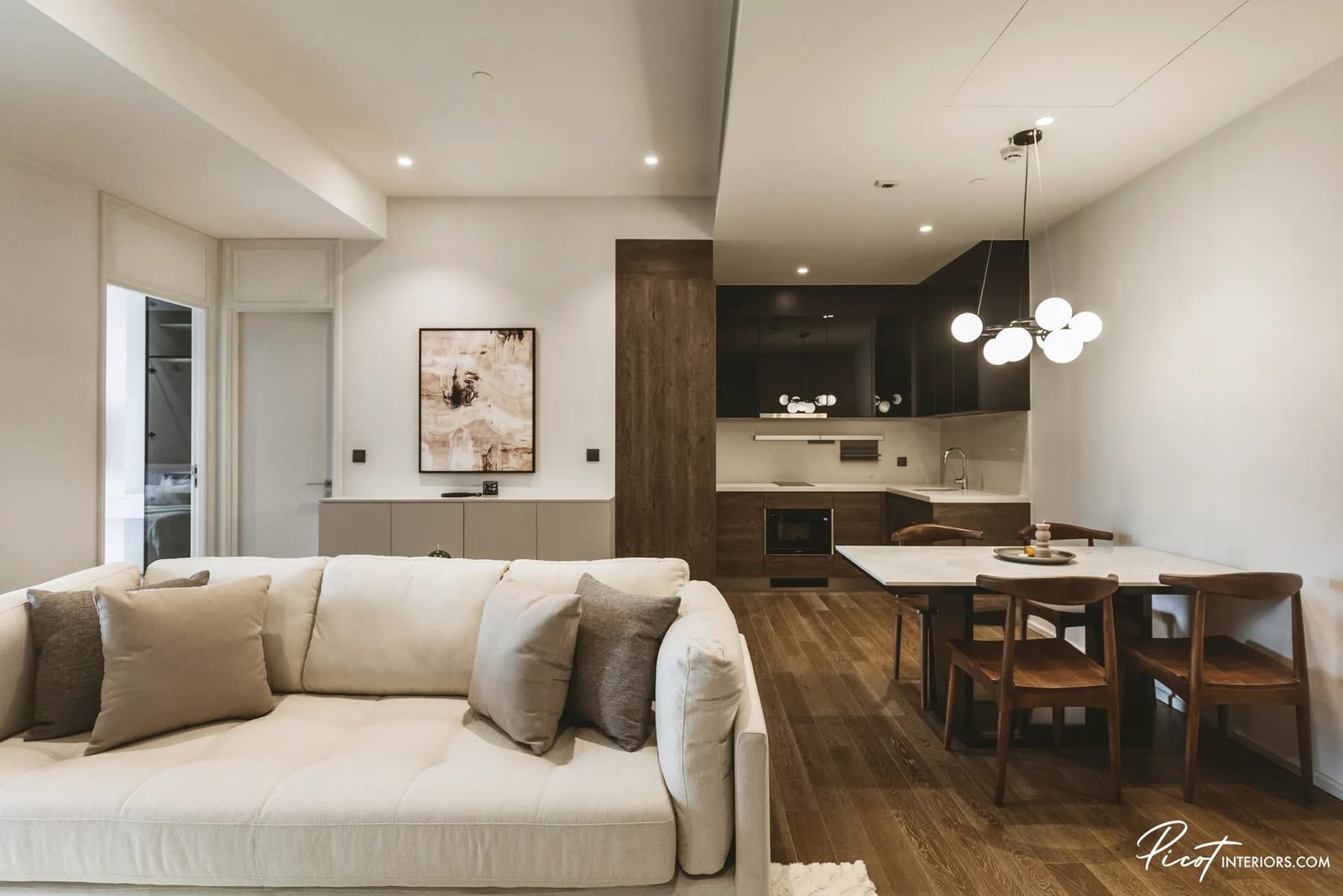 Muniq Langsuan: 78 sqm. 2bed 1bath  Rent: 120,000/mth. Am: 0656199198