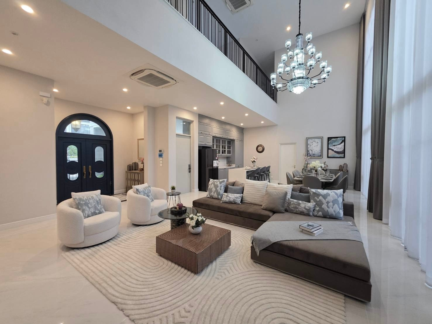 Narasiri Krungthep Kreetha: NoHo 5 554 sqm. 5bed 4.5bath + maid 400,000/mth. Am: 0656199198