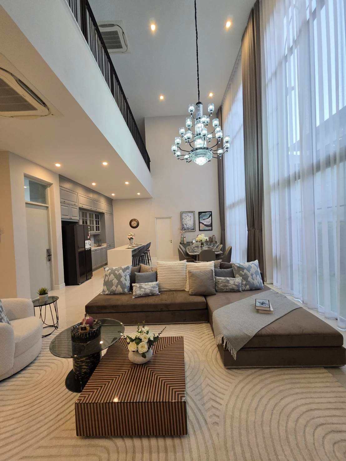 Narasiri Krungthep Kreetha: NoHo 5 554 sqm. 5bed 4.5bath + maid 400,000/mth. Am: 0656199198