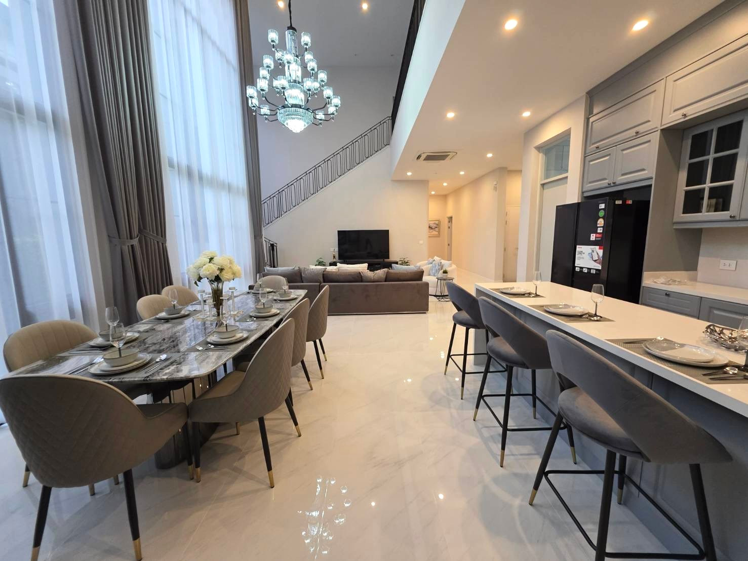 Narasiri Krungthep Kreetha: NoHo 5 554 sqm. 5bed 4.5bath + maid 400,000/mth. Am: 0656199198