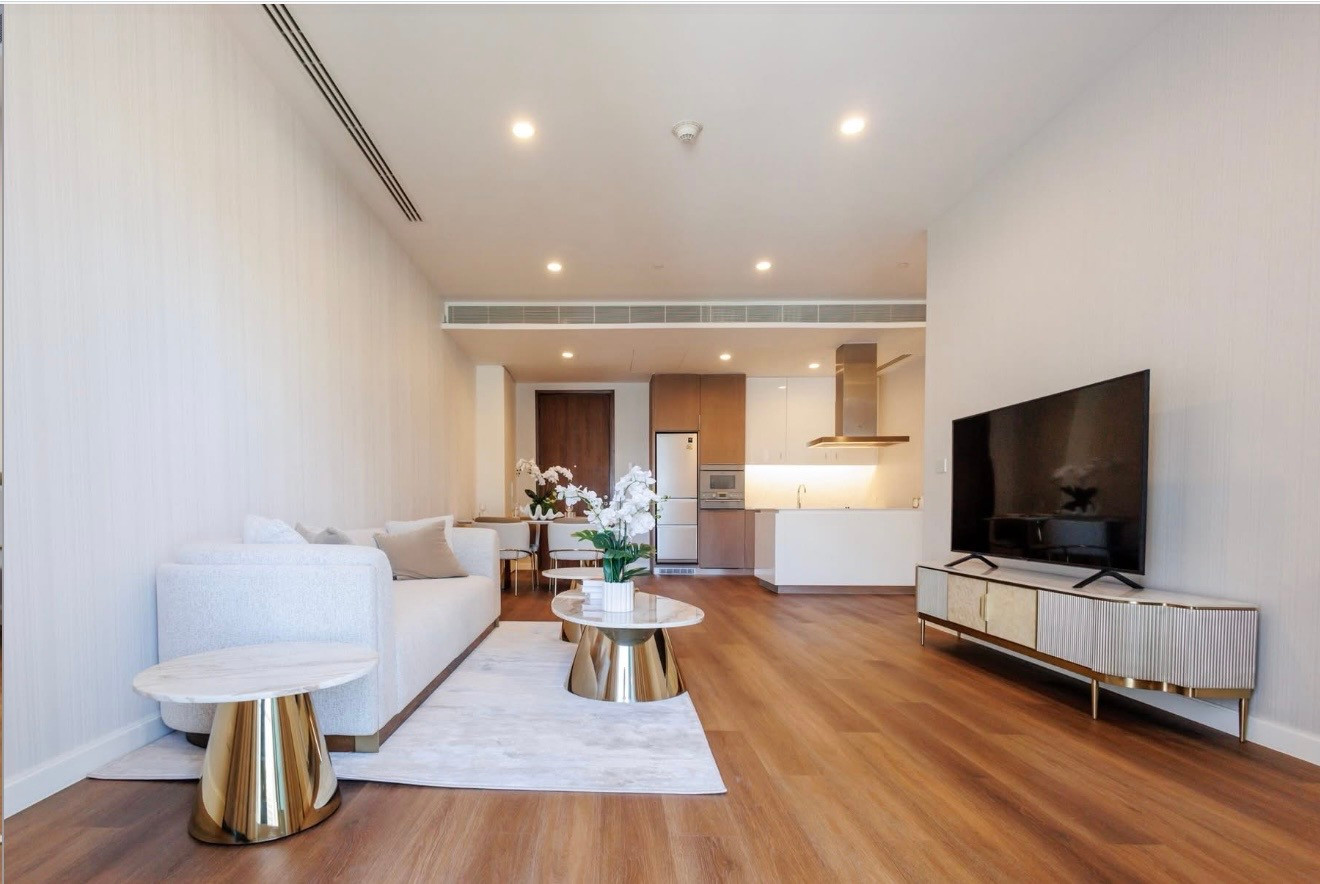 185 Rajadamri: 2bed 2bath 108sqm Sell: 30,950,000 Rent: 115,000/mth. Am: 0656199198