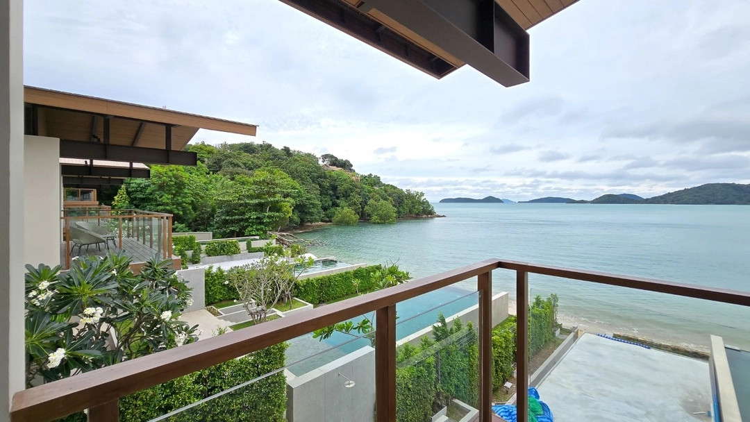 Maison Marina Punwa: 350 sqwah 1,400 sqm. 4bed 4bath 215,000,000 Beachfront Pool Villa Am: 0656199198