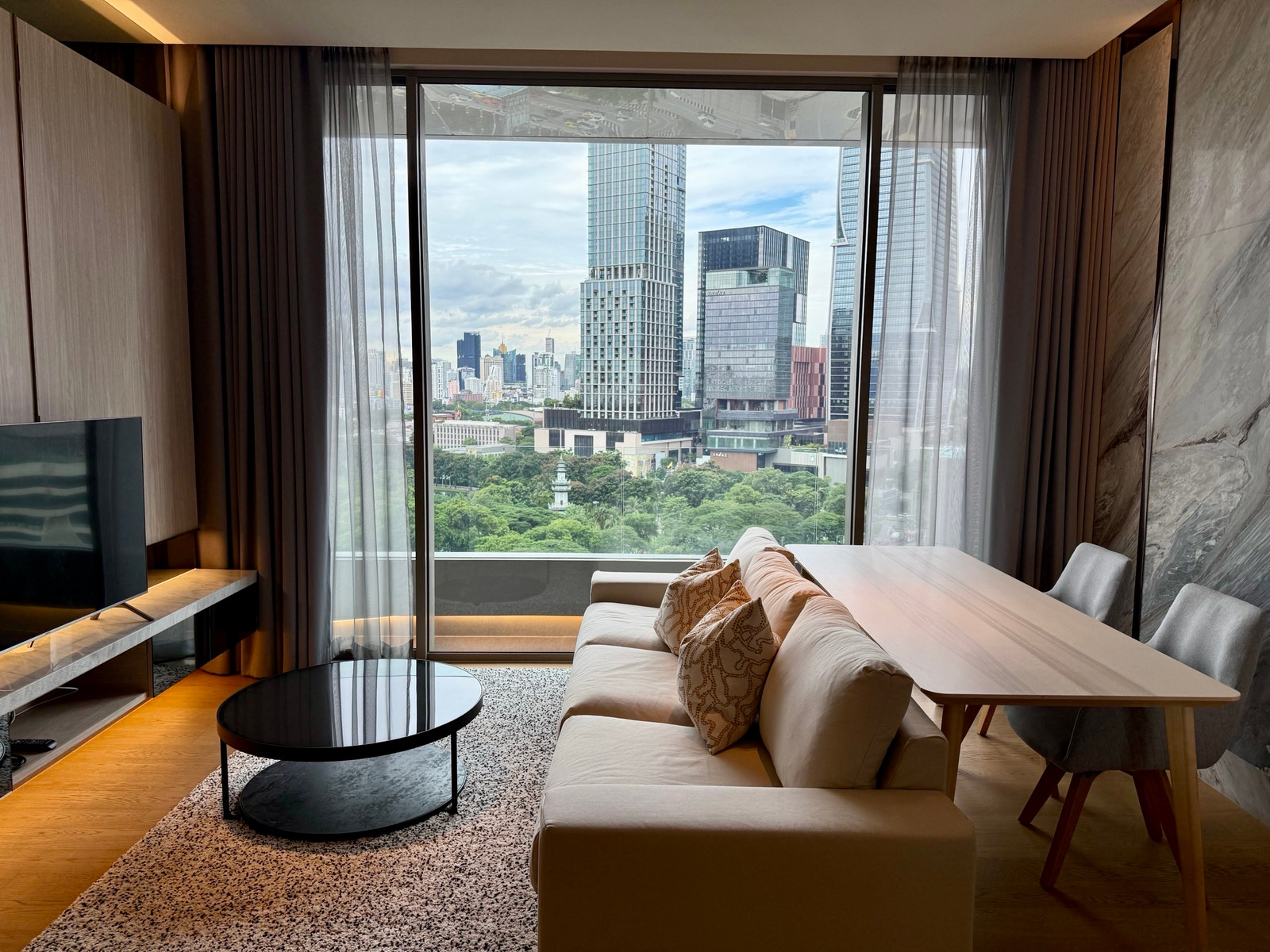 Saladaeng One: 1bed 1bath 56.5 sqm 19,500,000 1XFl Full Lumpini view Am: 0656199198