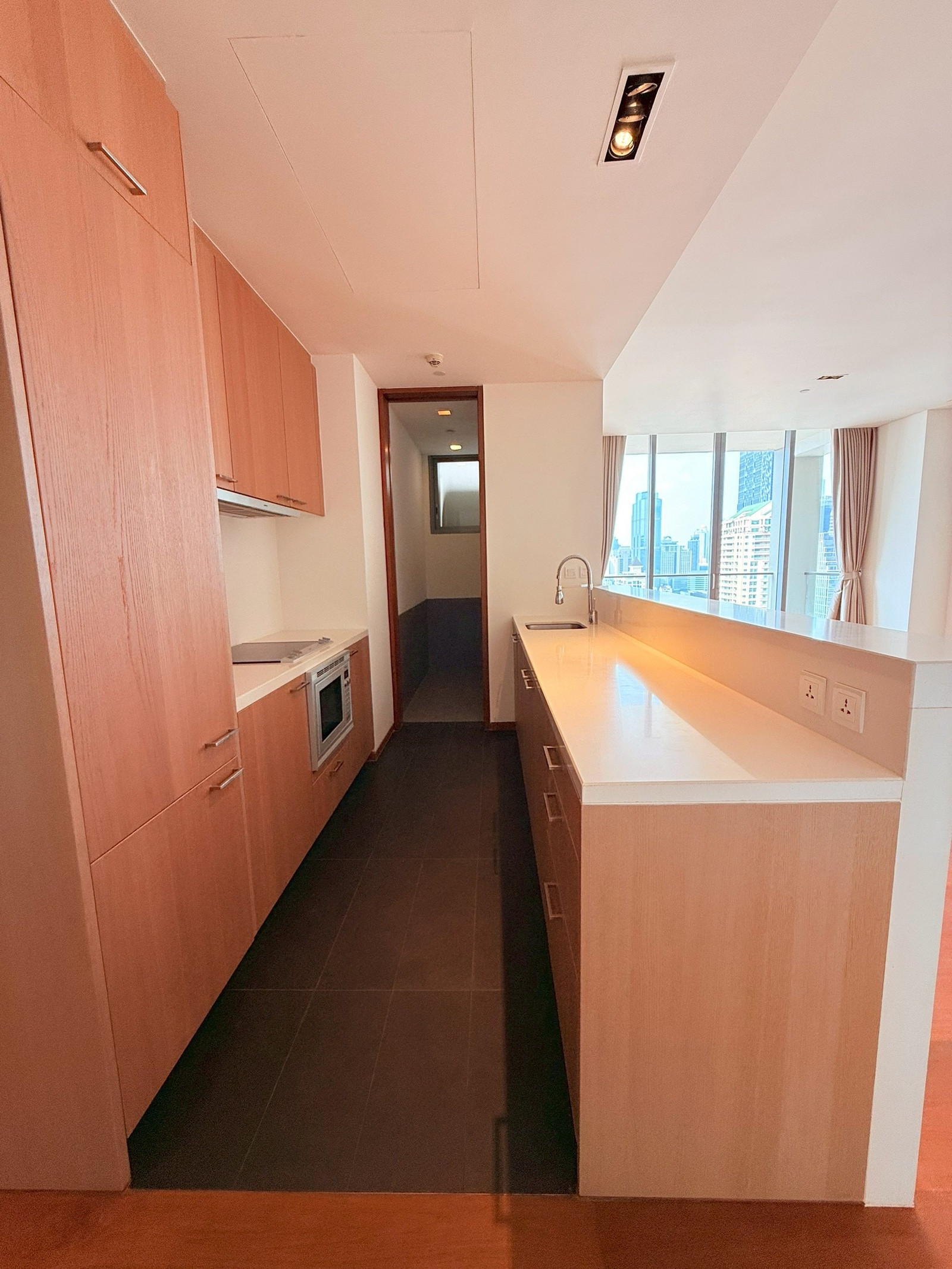 Sukhothai Residences: 2bed 3bath  162.13sqm 2X Fl. 48,000,000 Am: 0656199198