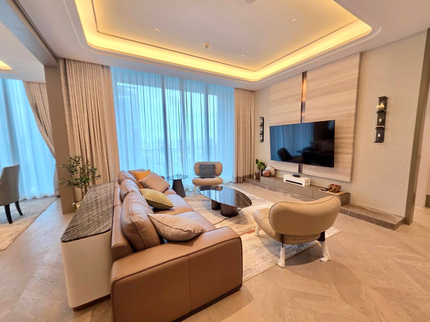 One89 Wireless:  2bed 3bath 151sqm. 300,000/mth. Brand new  Am: 0656199198