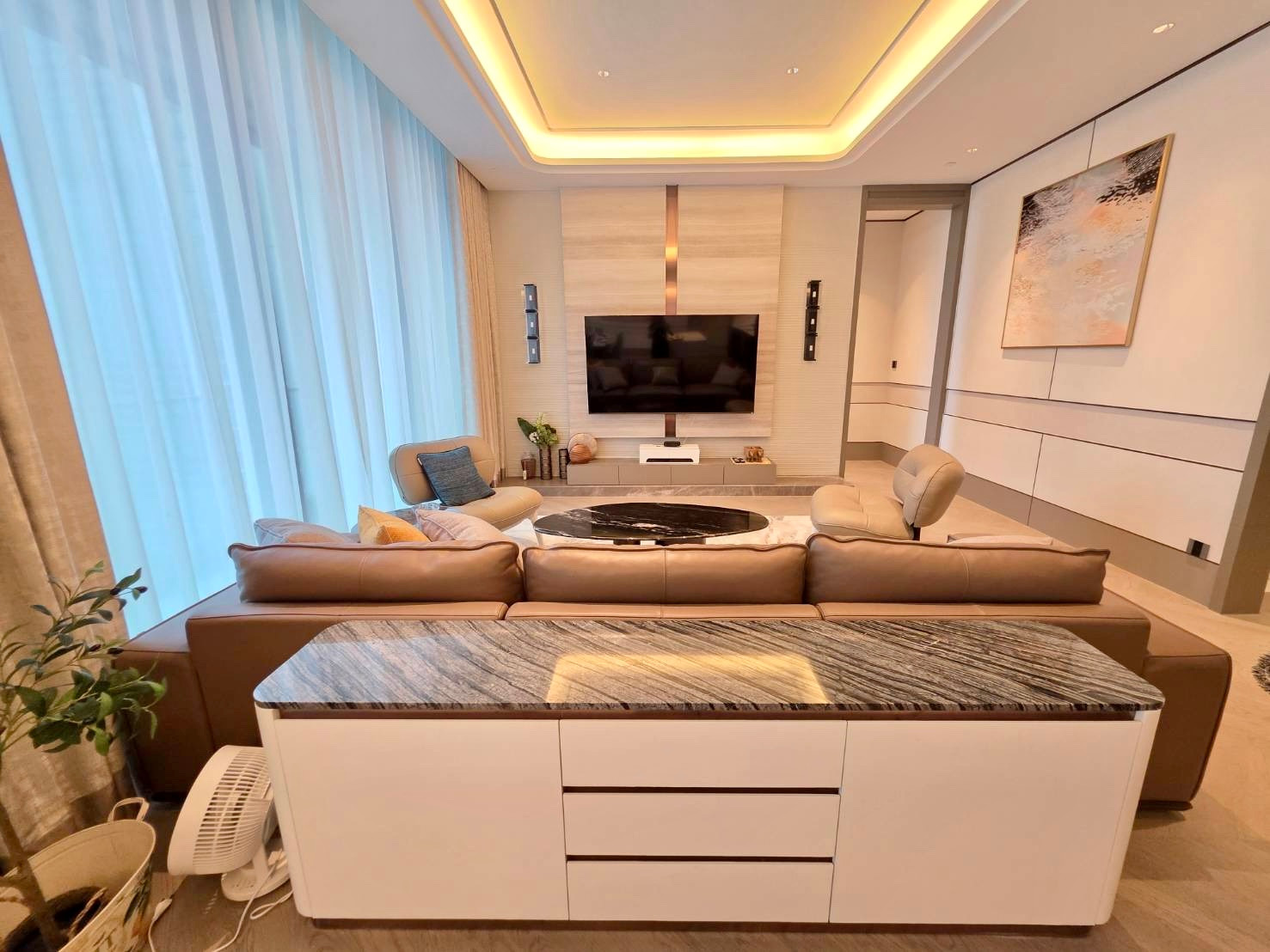 One89 Wireless:  2bed 3bath 151sqm. 300,000/mth. Brand new  Am: 0656199198