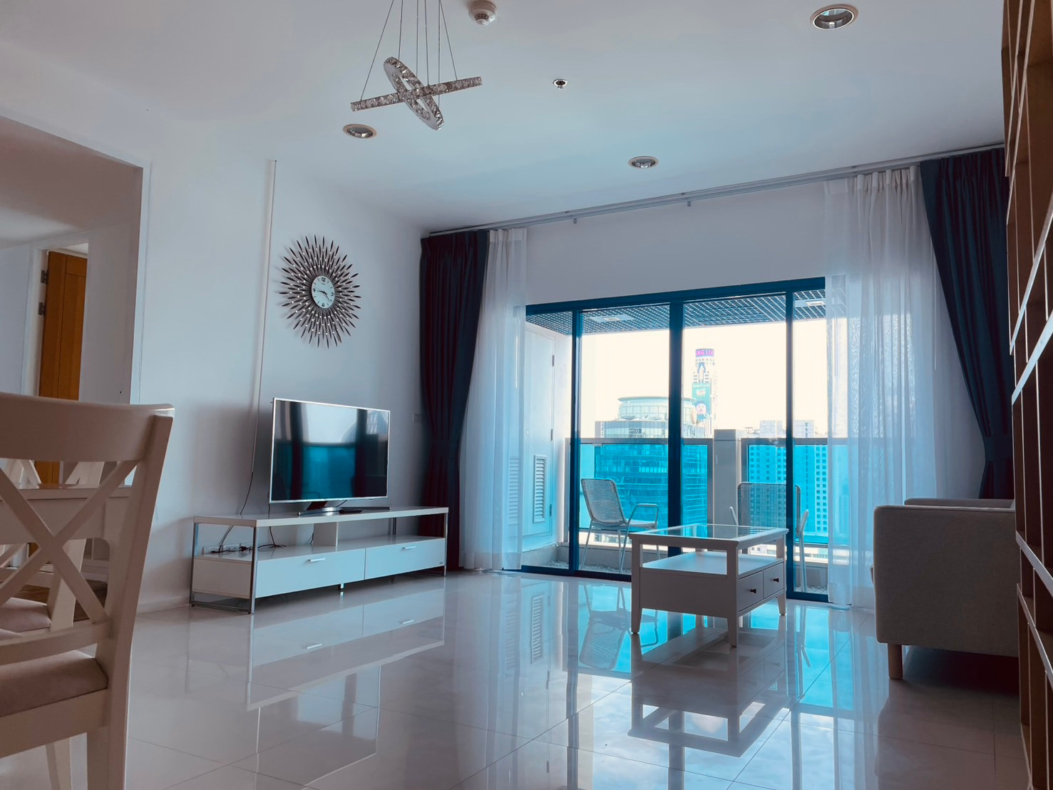 Royal Maneeya: 2bed 3bath 110sqm. 2XFl 80,000 Am: 0656199198