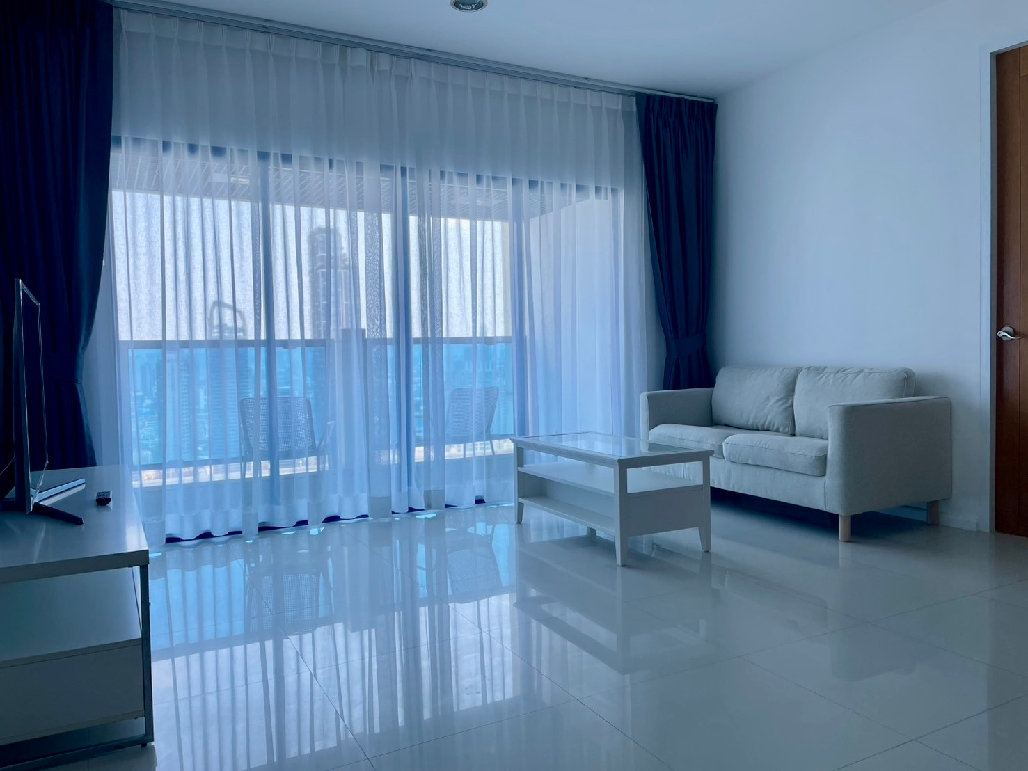 Royal Maneeya: 2bed 3bath 110sqm. 2XFl 80,000 Am: 0656199198