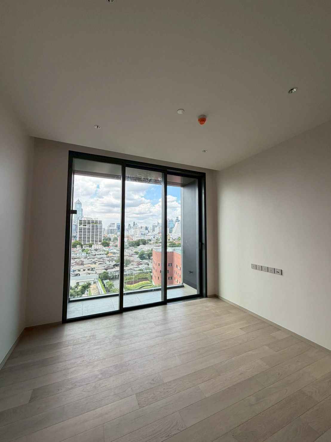 EIGHTEEN SEVEN One Bangkok: 1bed 1bath 51.95sqm. Sell 20,690,000 Rent: 120,000/mth Am: 0656199198