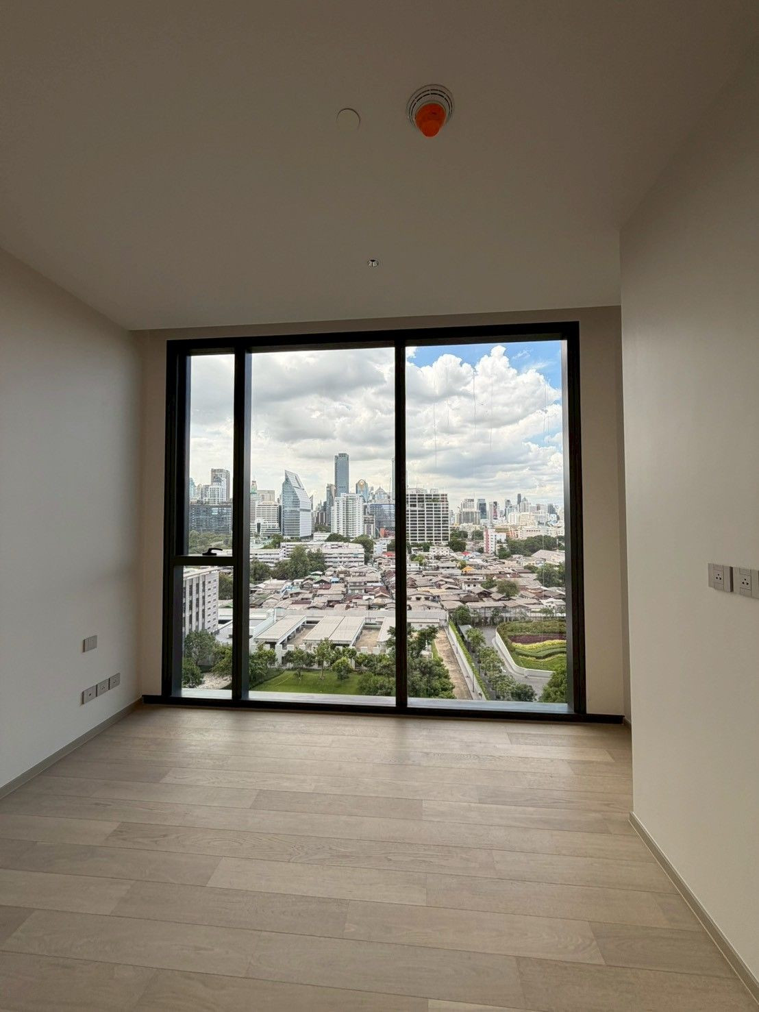 EIGHTEEN SEVEN One Bangkok: 1bed 1bath 51.95sqm. Sell 20,690,000 Rent: 120,000/mth Am: 0656199198