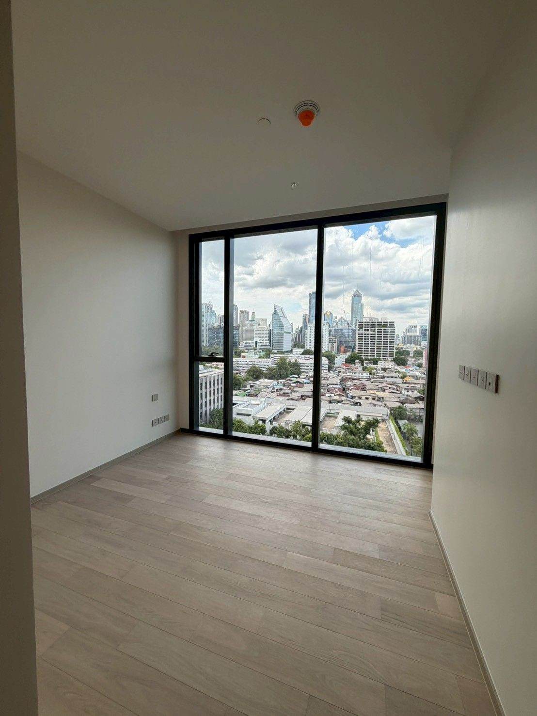 EIGHTEEN SEVEN One Bangkok: 1bed 1bath 51.95sqm. Sell 20,690,000 Rent: 120,000/mth Am: 0656199198