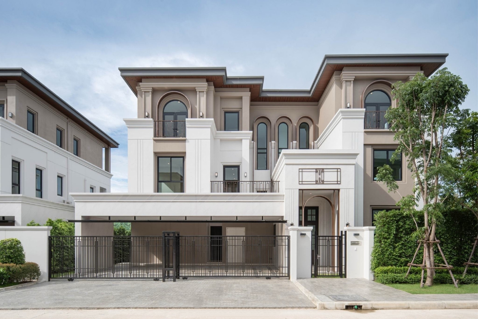 Cinq Royal Krungthep Kreetha: 120sqwah 705sqm 5bed 6bath furnished 79,000,000 Am: 0656199198