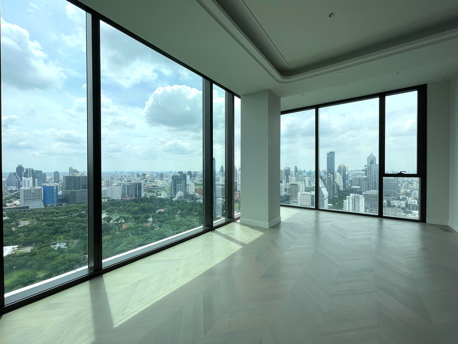 One89 Wireless: 3bed 3.5bath  261.50sqm. 3bed 3.5bath 150,000,000 Am: 0656199198