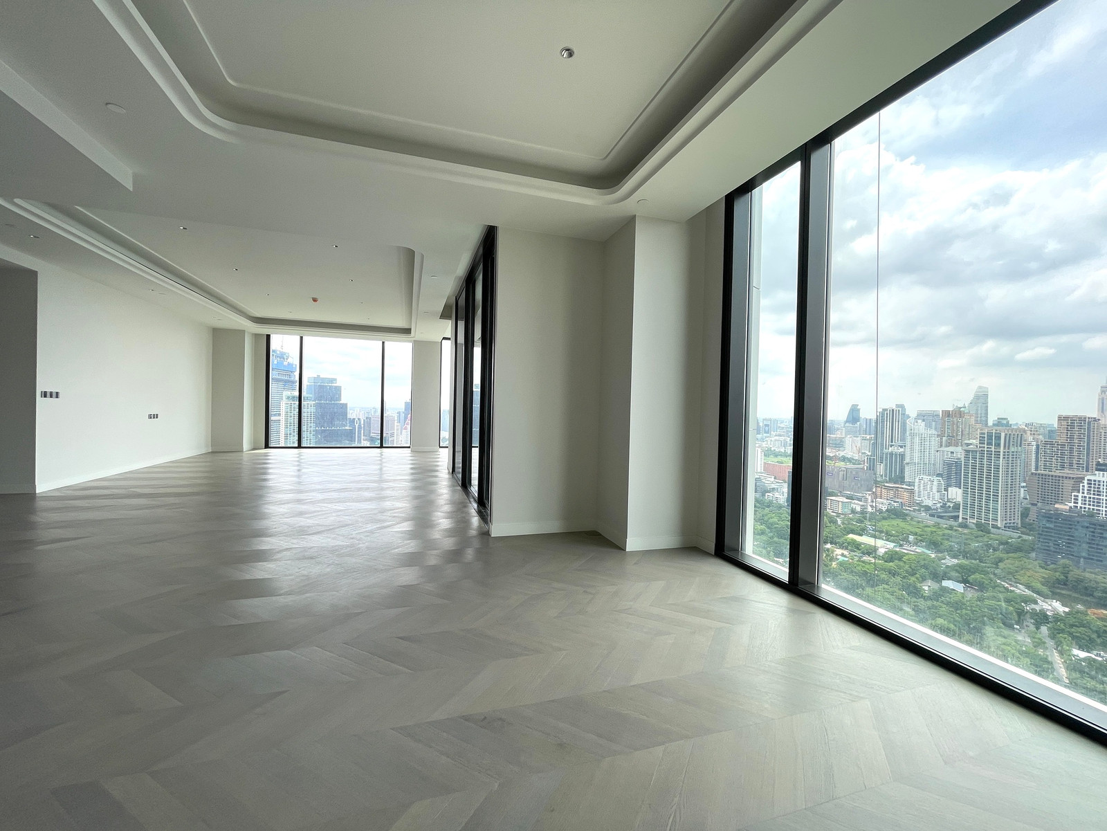 One89 Wireless: 3bed 3.5bath  261.50sqm. 3bed 3.5bath 150,000,000 Am: 0656199198
