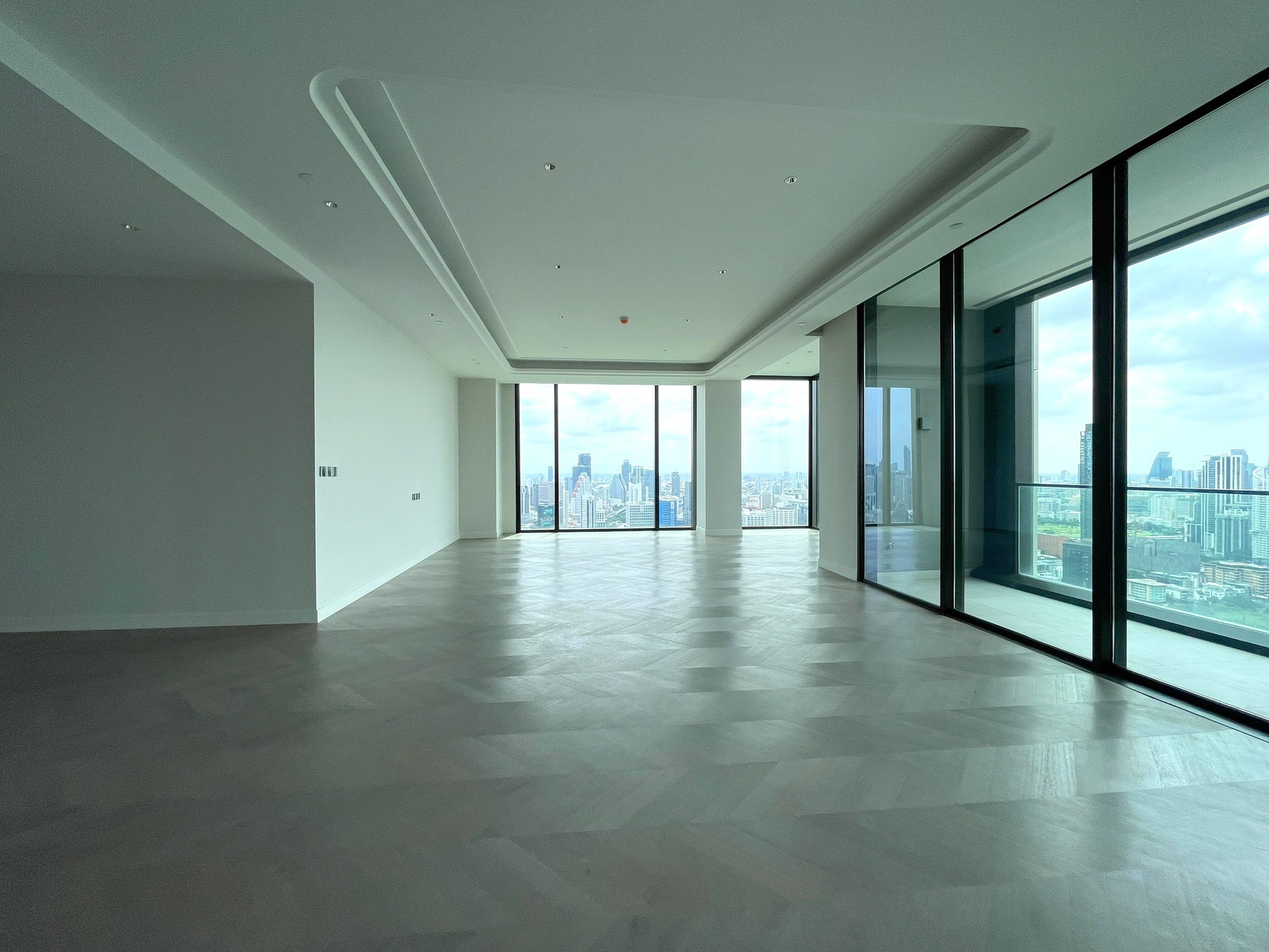 One89 Wireless: 3bed 3.5bath  261.50sqm. 3bed 3.5bath 150,000,000 Am: 0656199198