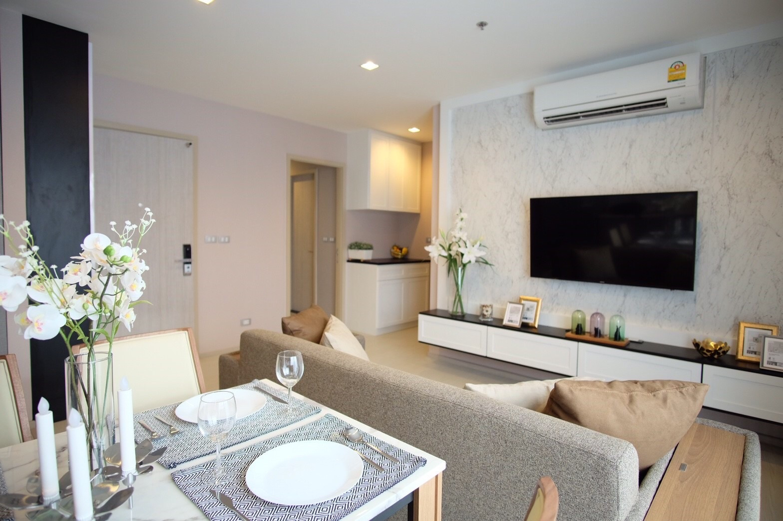 Rhythm Sukhumvit 36-38: 2bed 2bath 76.3sqm. 14,000,000 Am: 0656199198