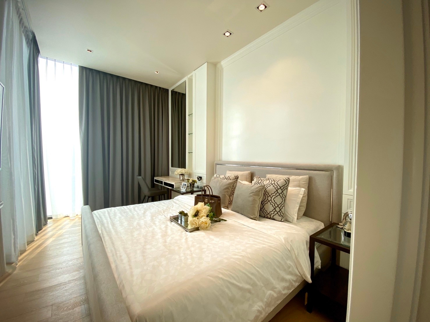 28 Chidlom: 77sqm 2bed 2bath 3XFl corner North/East open view 26,700,000 Am: 0656199198