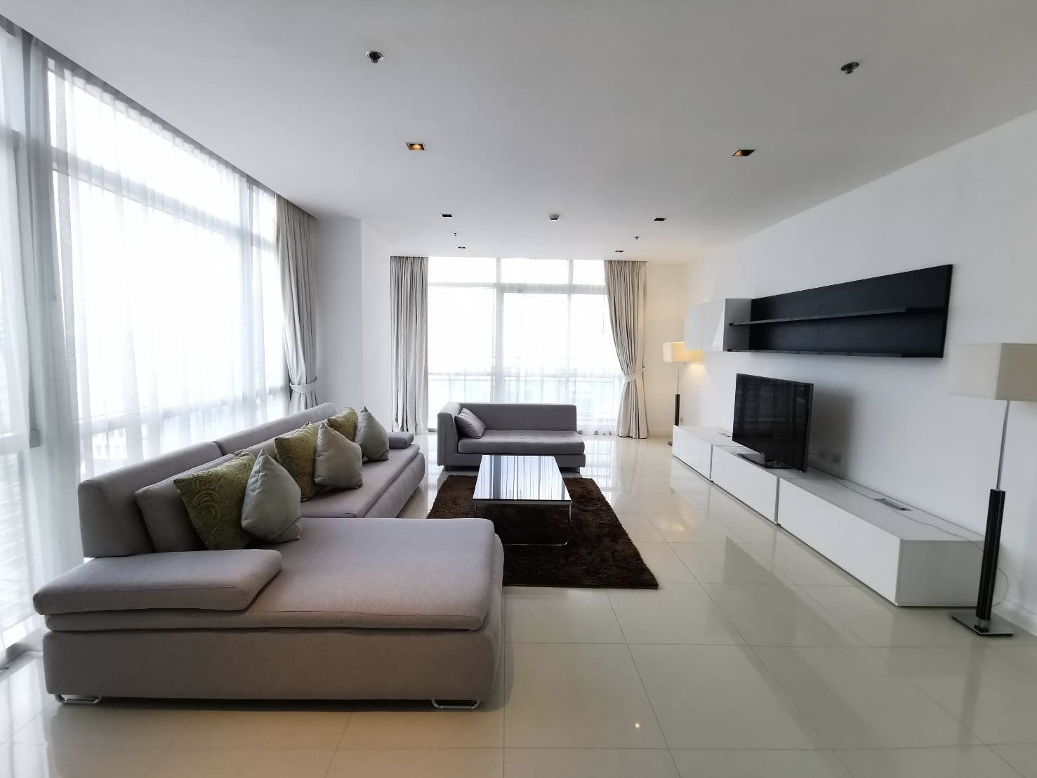 Athenee Residence: 4+1bed 4.5bath+ maid  294sqm. 3XFl Great Panoramic view 230,000/mth AM: 0656199198