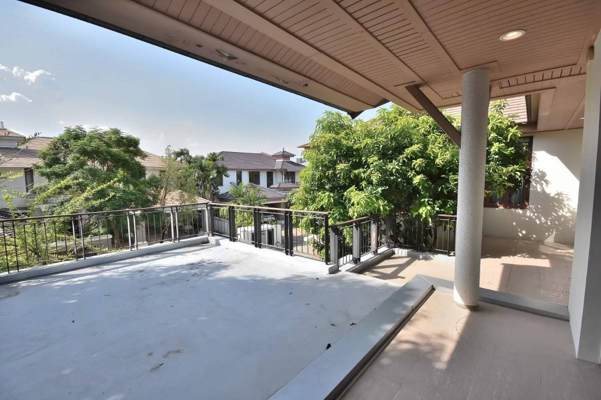 Narasiri Pattanakarn-Srinakarin:  109.90sqwah 550sqm. 3bed 4bath 110,000/mth. Am: 0656199198