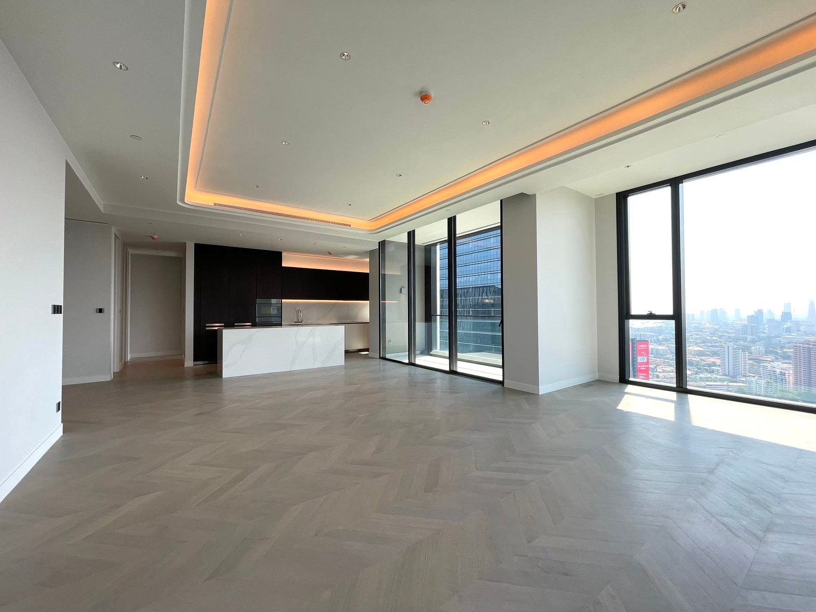 189 Wireless One Bangkok:  3bed 4bath 226sqm. 132,000,000 Am: 0656199198