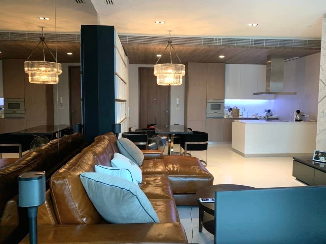 185 Rajadamri: 2bed 2bath 102sqm Sell: 31,000,000  Rent: 100,000/mth Am: 0656199198