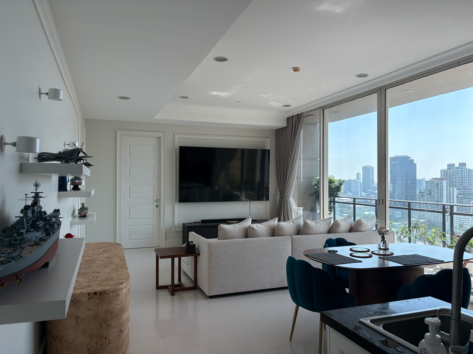 Royce Private Residence Sukhumvit 31: 2bed 2bath 2X Fl 112sqm. Sell: 24,640,000 Rent: 85,000/mth Am: 0656199198