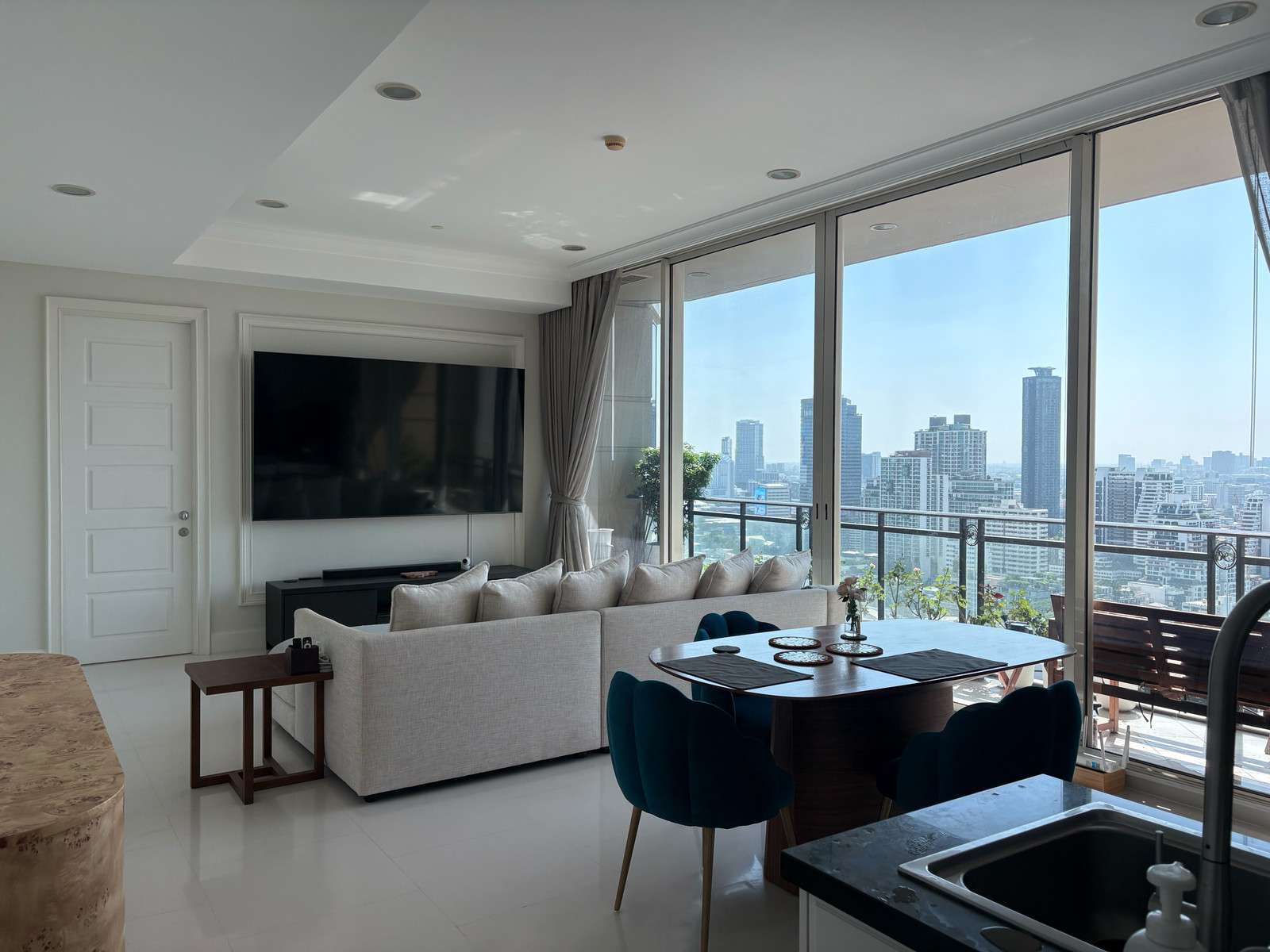 Royce Private Residence Sukhumvit 31: 2bed 2bath 2X Fl 112sqm. Sell: 24,640,000 Rent: 85,000/mth Am: 0656199198