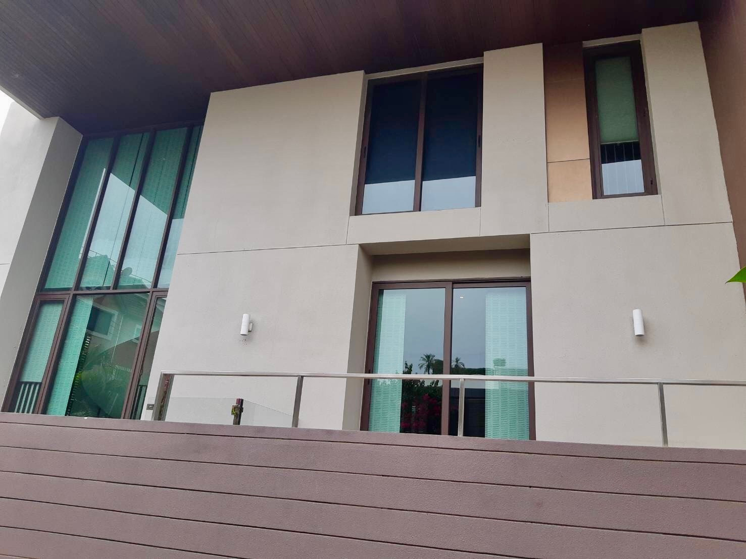 Baan Lux Sathorn: Sathorn soi 1 377sqm 3 storey 3bed 3.5bath with maidroom Sell: 32,000,000 Rent: 150,000/mth Am: 0656199198