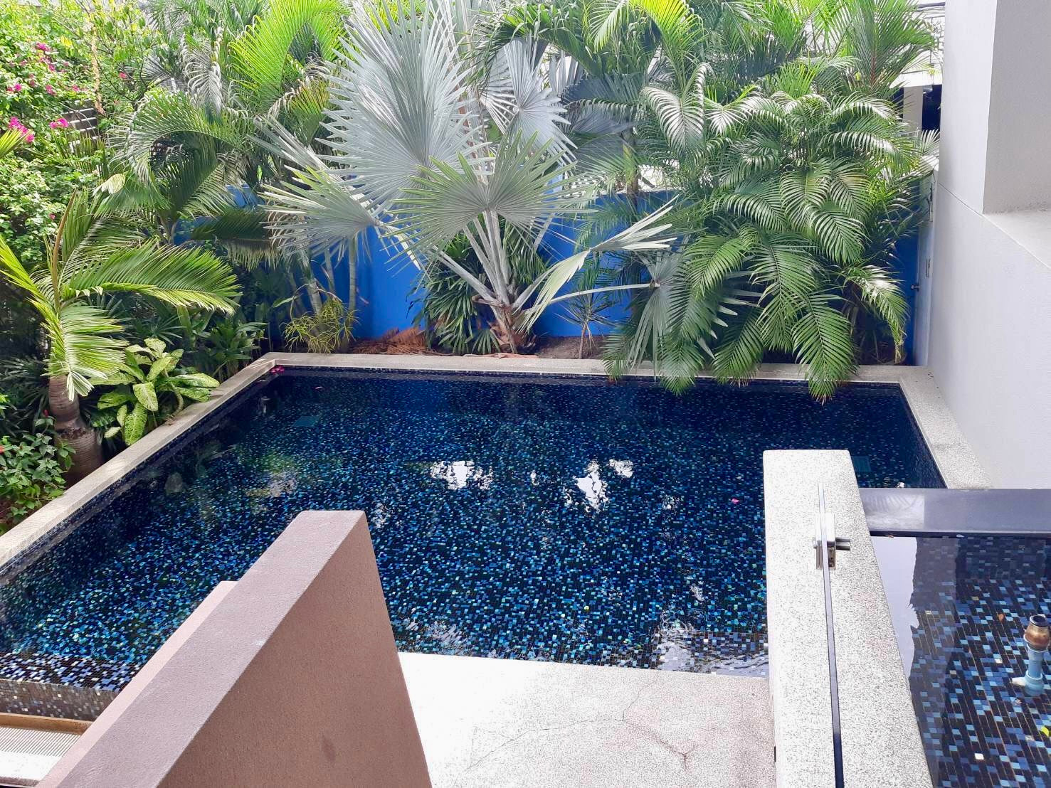 Baan Lux Sathorn: Sathorn soi 1 377sqm 3 storey 3bed 3.5bath with maidroom Sell: 32,000,000 Rent: 150,000/mth Am: 0656199198