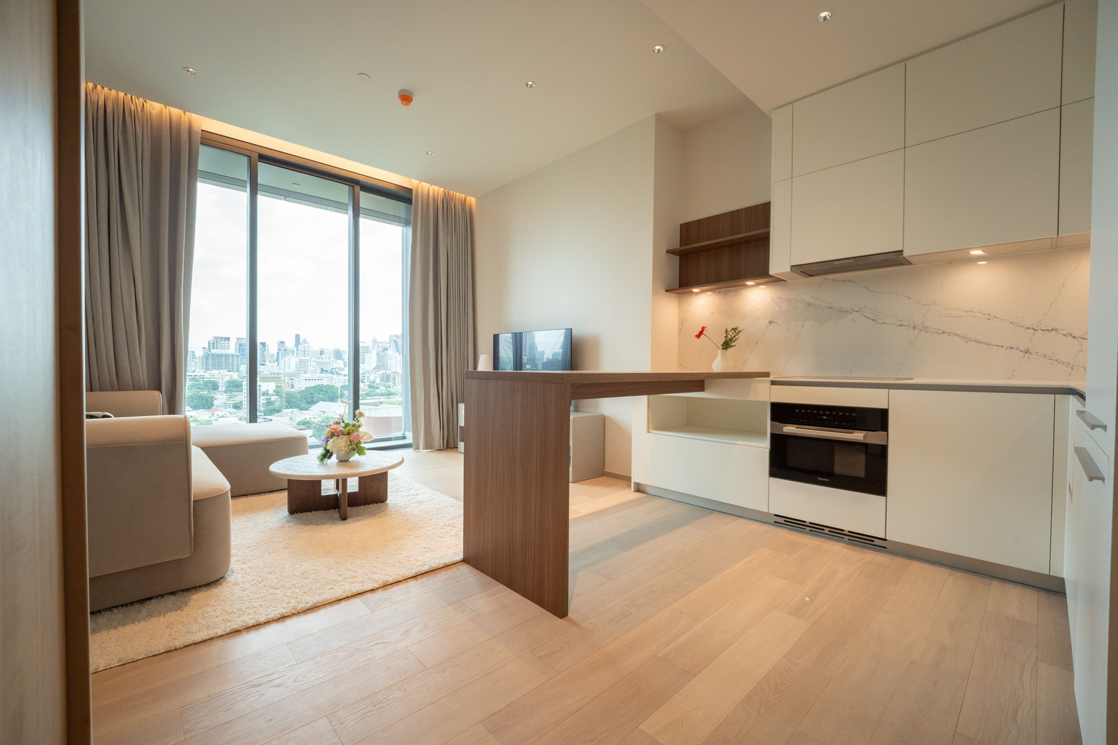 EIGHTEEN SEVEN One Bangkok: 1bed 1bath 51.95sqm. Sell 20,690,000 Rent: 120,000/mth Am: 0656199198