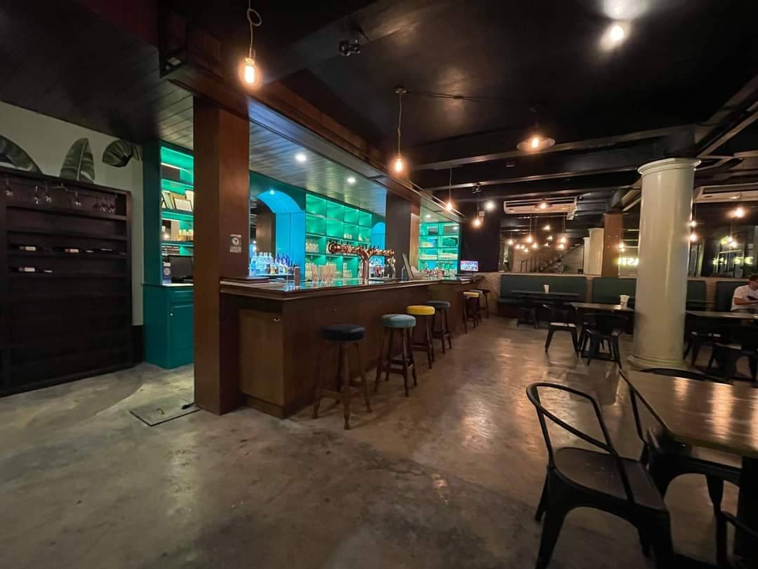 Shophouse Sukhumvit 22: 3 shops opposite Park 24 condominium 792sqm. Rent: 200,000/mth Am: 0656199198