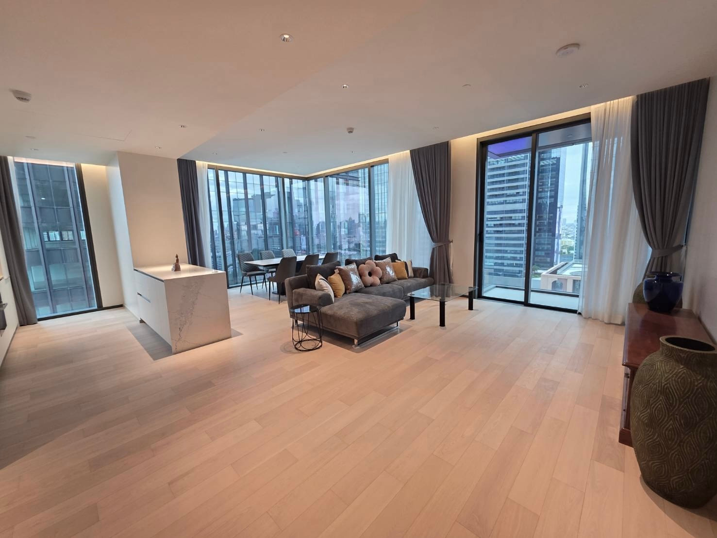 EIGHTEEN SEVEN One Bangkok 187: 2bed 2.5bath 135sqm. 250,000/mth Am: 0656199198