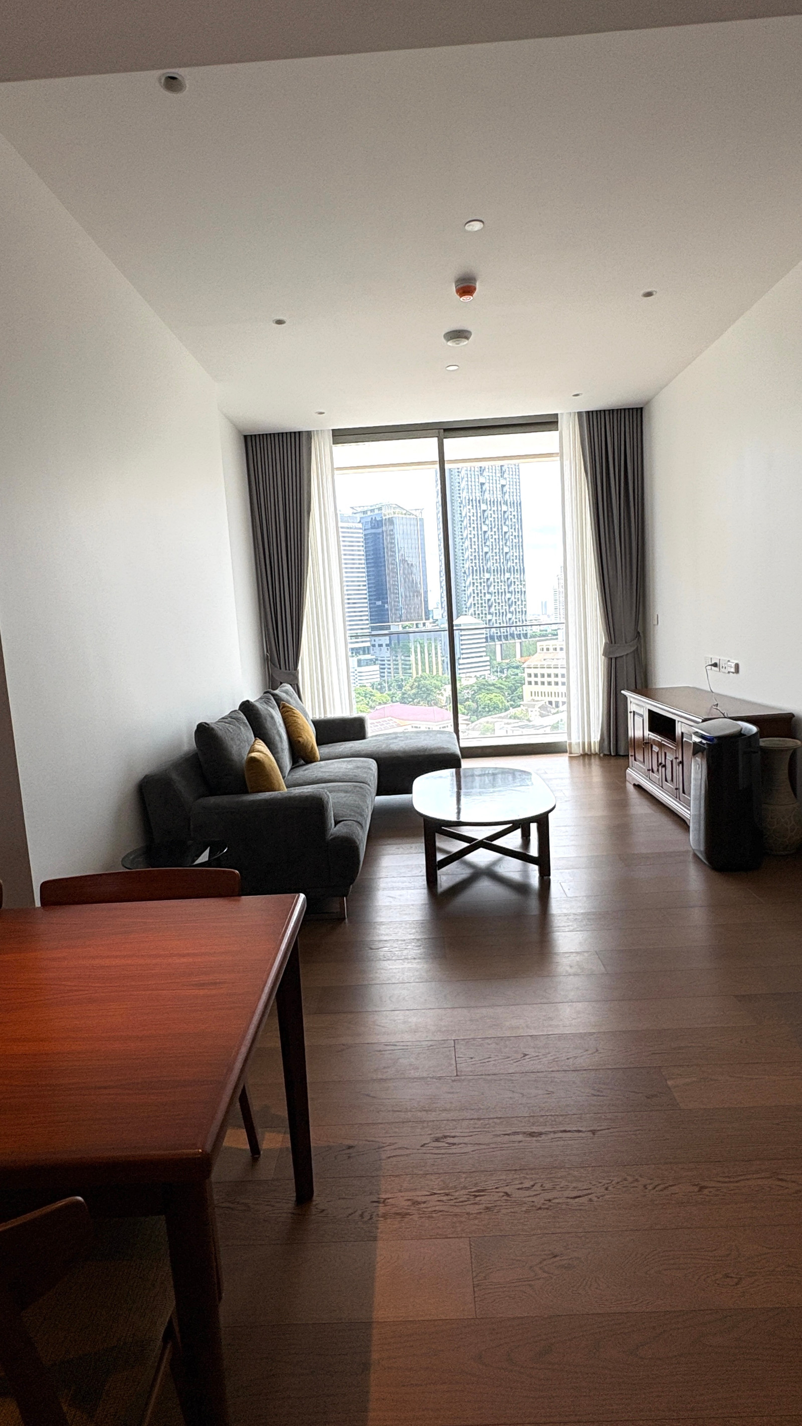 Dusit Parkside 2bed:  2bed 2bath 86sqm 170,000/mth Am: 0656199198