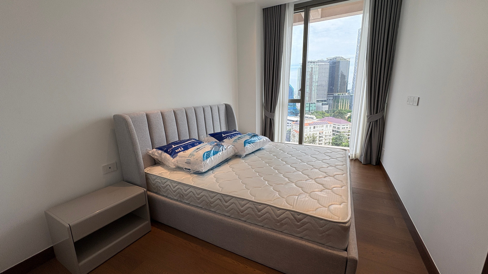Dusit Parkside 2bed:  2bed 2bath 86sqm 170,000/mth Am: 0656199198