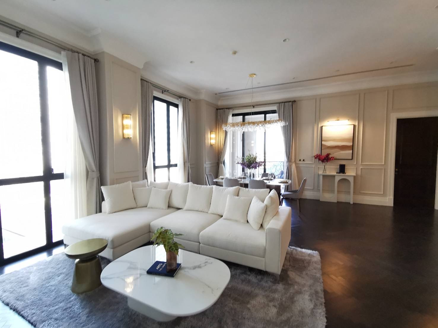 98 Wireless: 132.59sqm 2bed 3bath 280,000/mth front corner Am: 0656199198