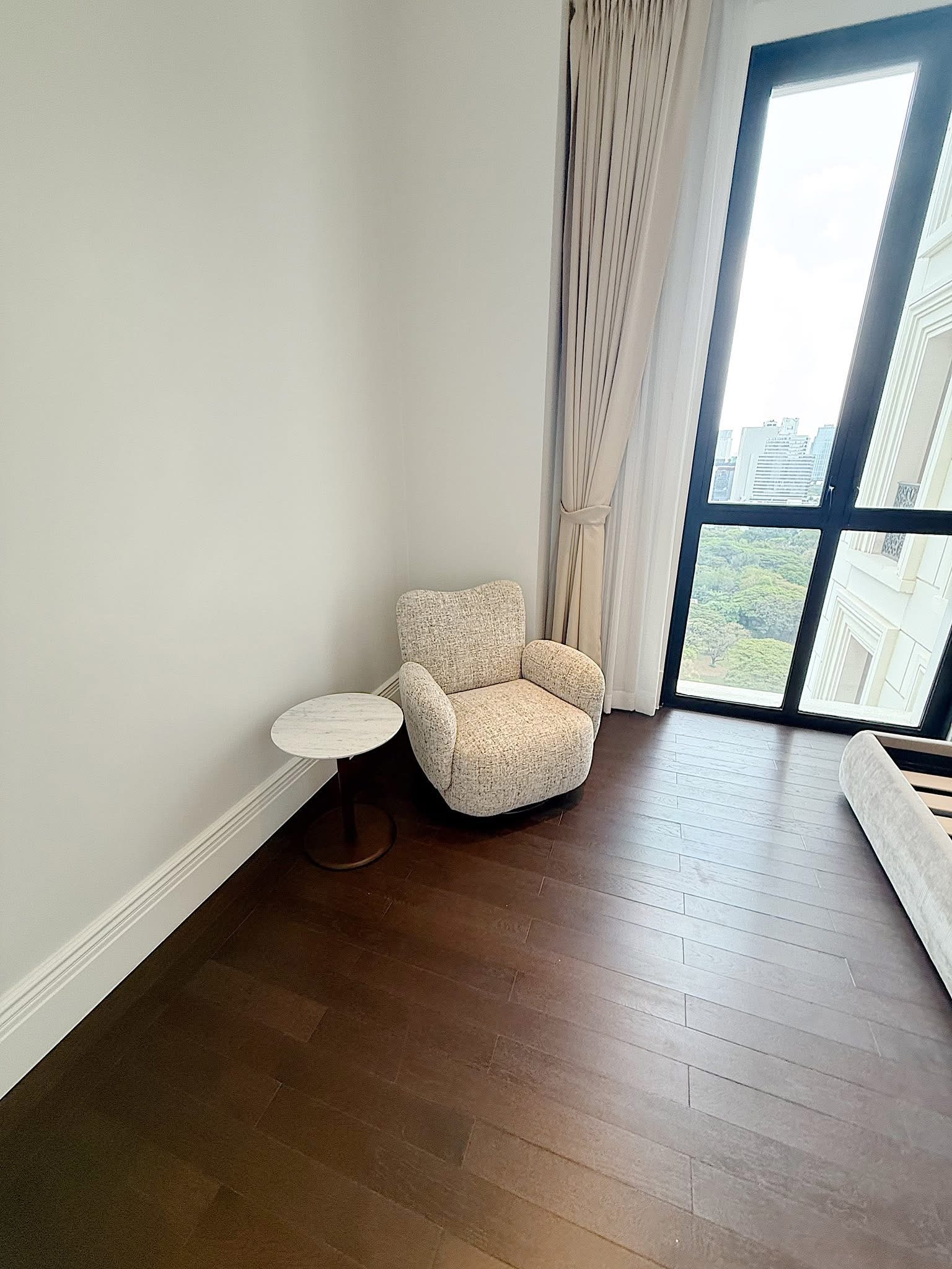 98 Wireless: 121.04sqm 2bed 3bath embassy view 280,000/mth Am: 0656199198