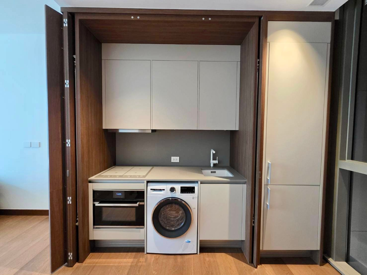 Dusit Parkside:  2bed 2bath 86sqm. 29,800,000 Am: 0656199198
