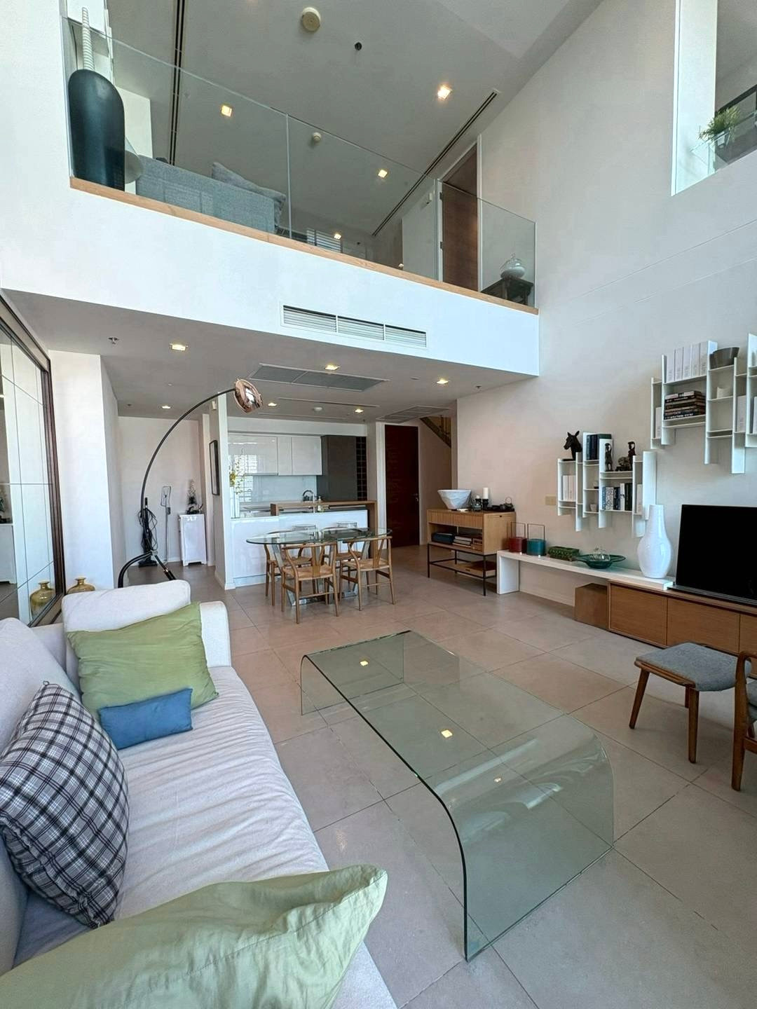 The River Duplex: 2bed 2bath 136sqm. 26,000,000 Am: 0656199198