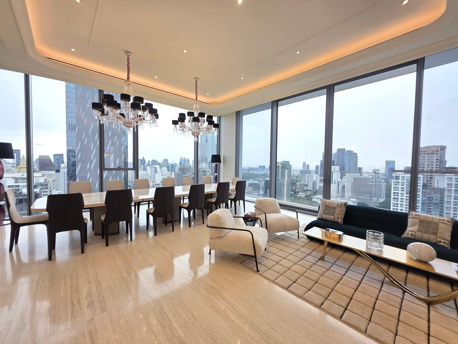 Scope Langsuan Penthouse: 3+1 bed 4bath + maid 463 sqm. 660,000,000 Am: 0656199198