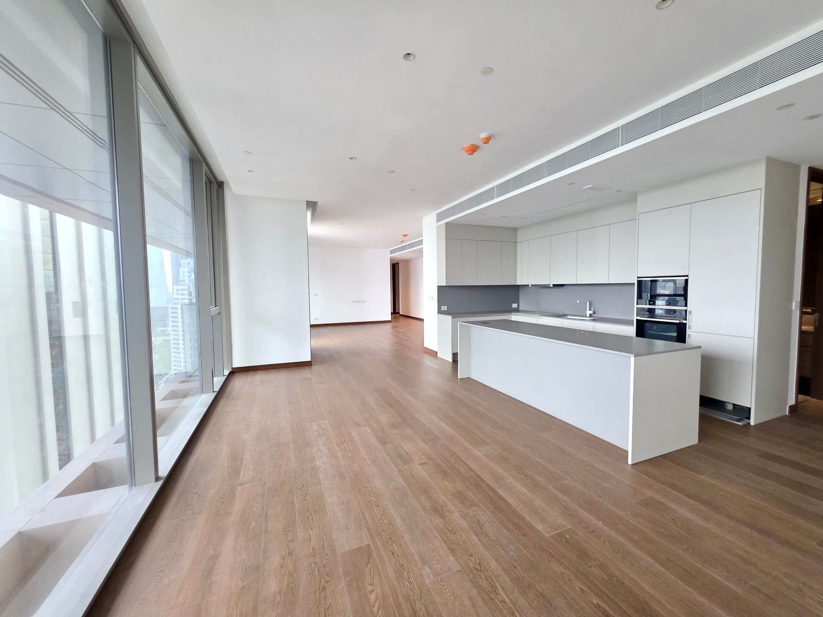 Dusit Parkside Penthouse: 259.31sqm. 3+1bed 3.5bath + maid quarter 101,390,000 (391,000/sqm) Am: 0656199198