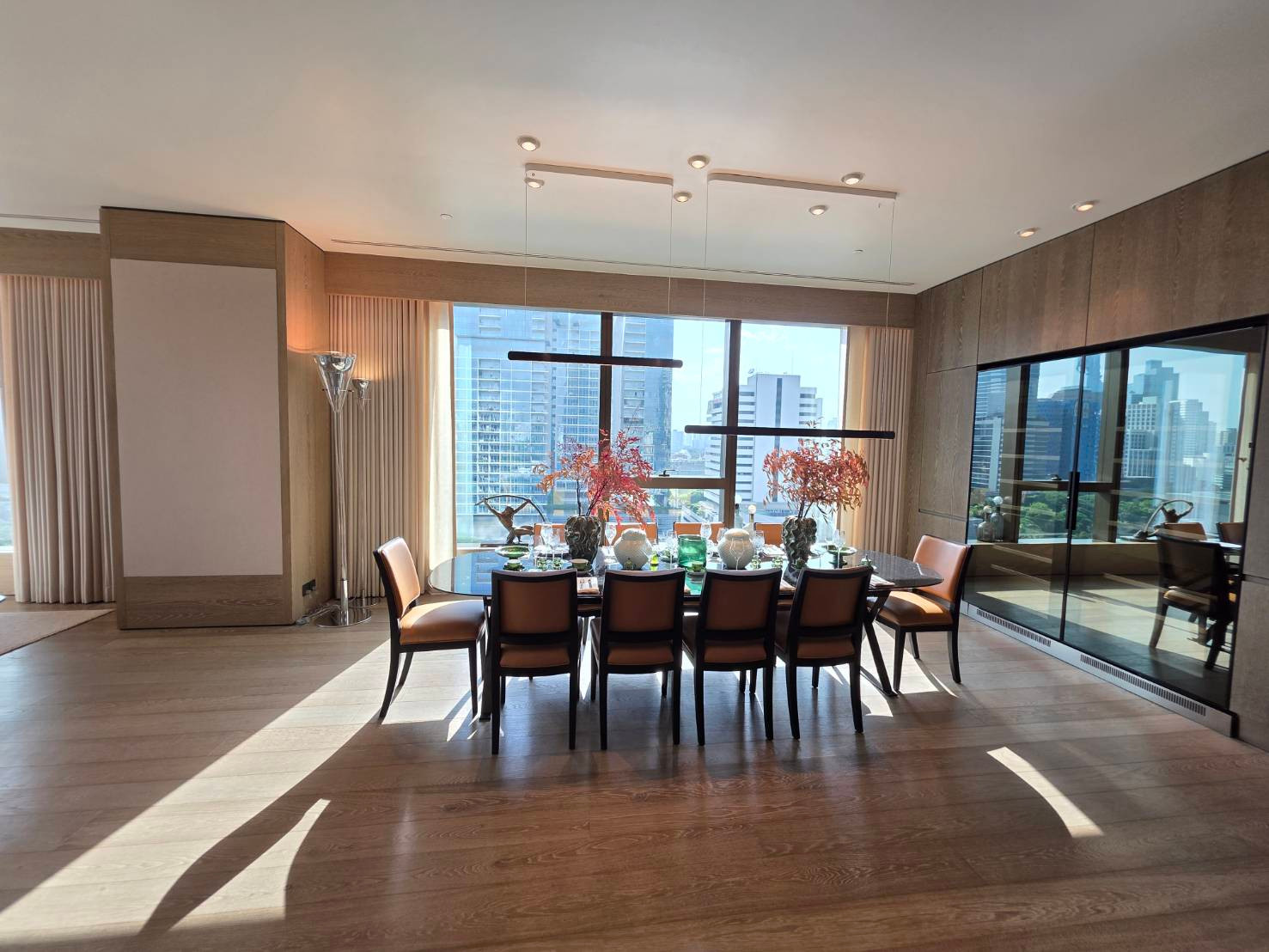 Nimit Langsuan: 4bed 4.5bath + Maid 330sqm. Lumpini View 225,000,000 Panoramic Lumpini View Am: 0656199198