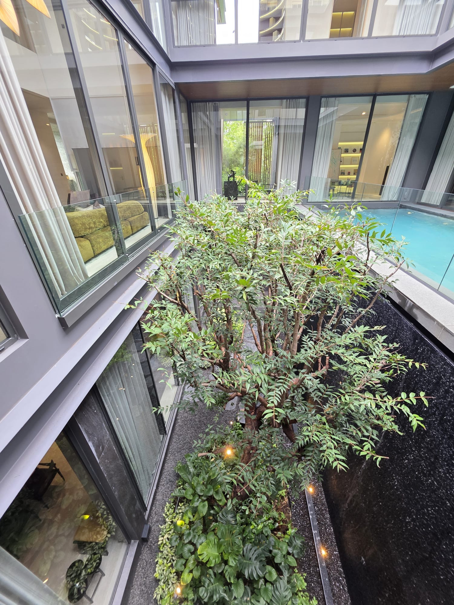 Sonle Residences Fully Furnished: 129.3sqwah  1,395sqm. 5bed 8bath 350,000,000 Am: 0656199198