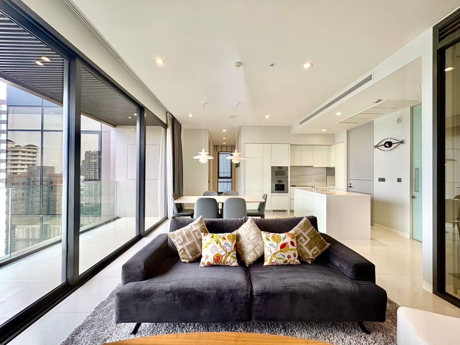 VITTORIO Sukhumvit 39 Sell/Rent: 2bed 3bath 137sqm Sell: 55,000,000 Rent: 160,000/mth. Am: 0656199198