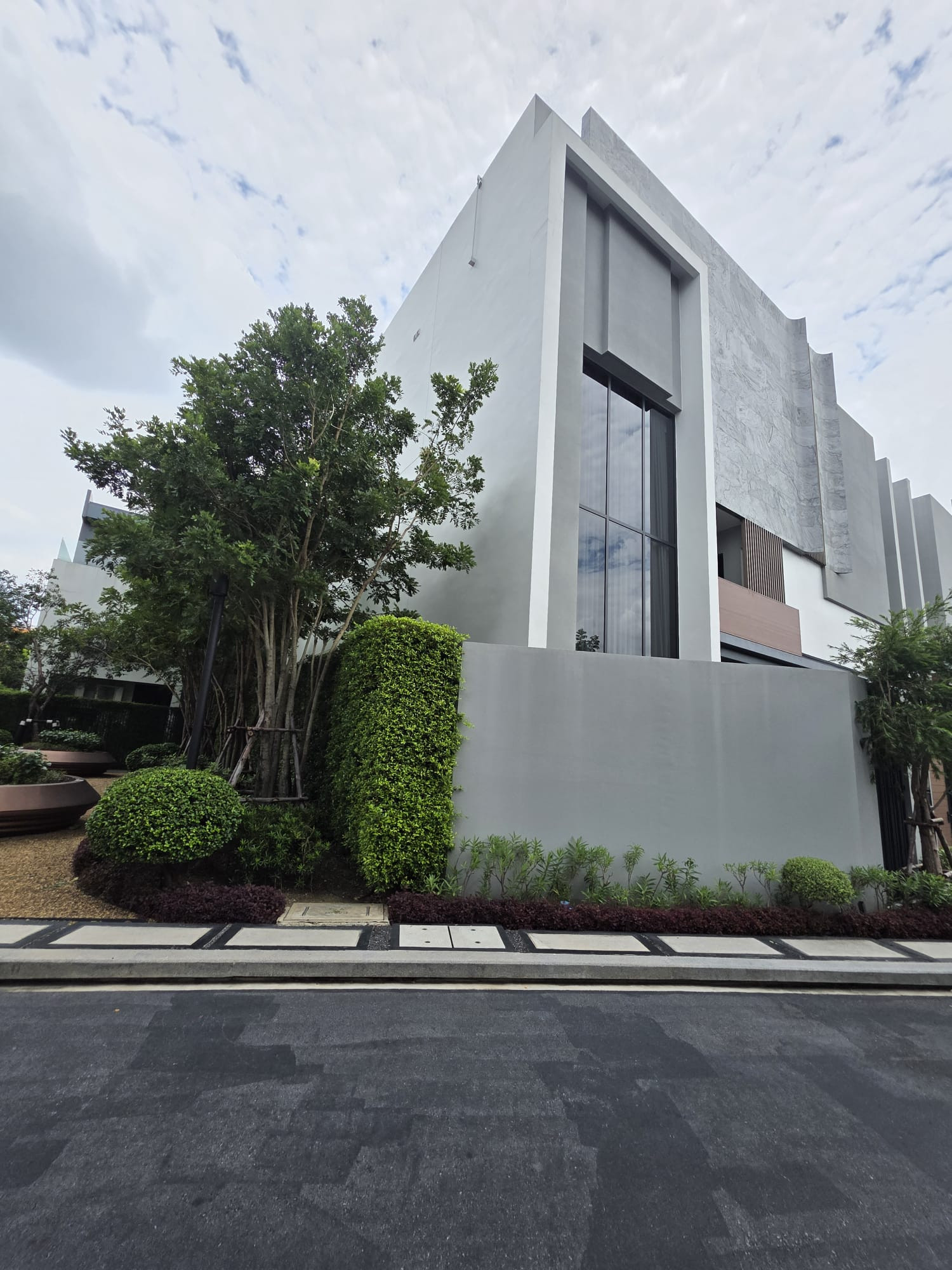 Bugaan Krungthep Kreetha size M: 90 sqwah 540 sqm. 4bed 5bath 65,000,000 Fully Furnished Am: 0656199198