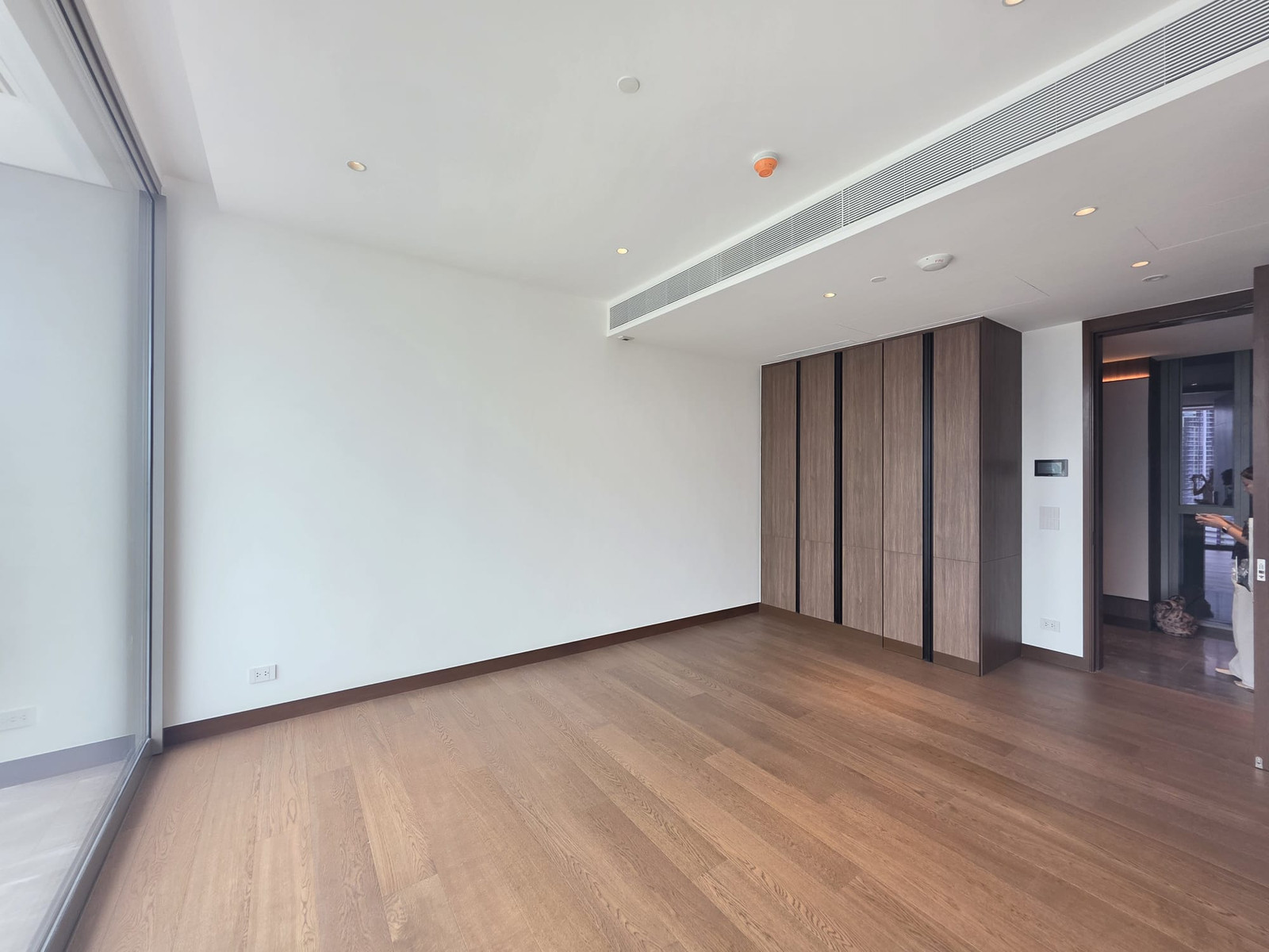 Dusit Parkside City View: 1bed 1bath  55.75sqm. 18,800,000 Am: 0656199198
