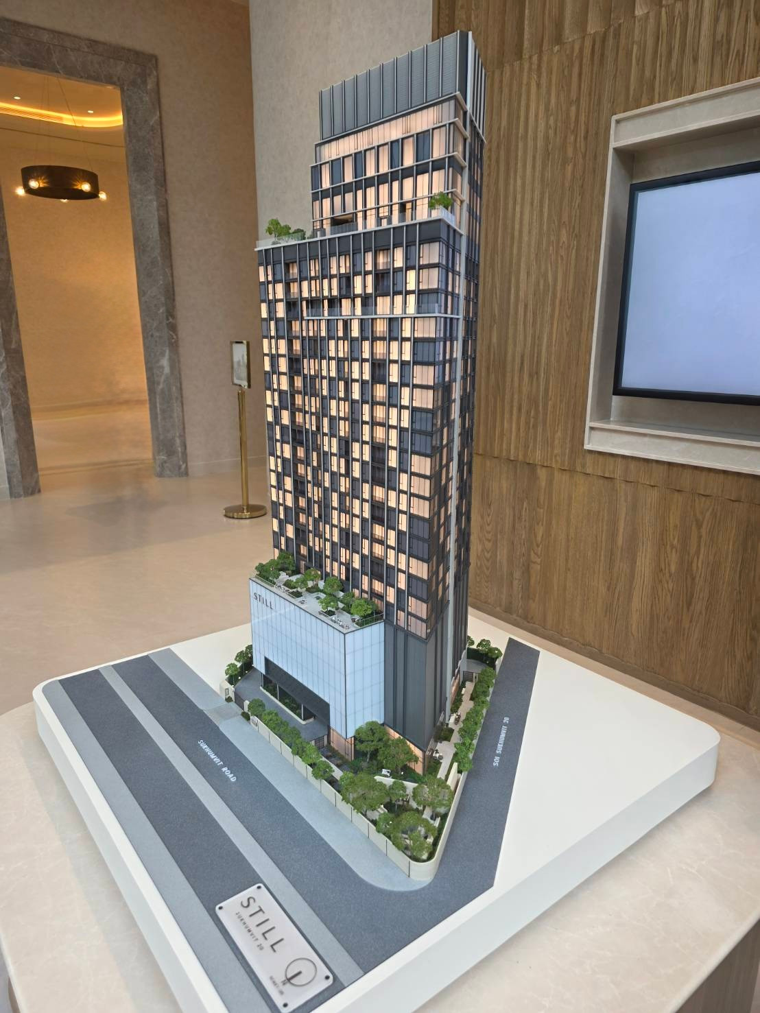 STILL Sukhumvit 20: 3bed 3.5bath corner unit High Floor 217sqm. 89,500,000 Am: 0656199198